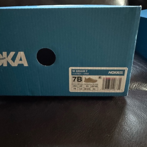 Hoka Arahi 7 in color Cream - Picture 2 of 2